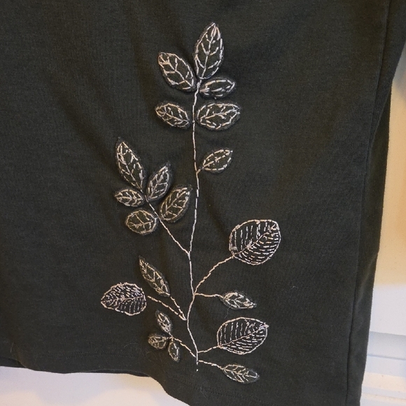 Embroidered Leaf Dark Green 3/4 Sleeve Top - Picture 5 of 7